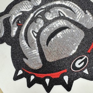 Parche Bordado y con Lentejuelas Termoadhesivo de 26 cm de los Georgia College Bulldogs, Parche Universitario de Gran Tamaño - Product Image 1