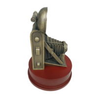 Trophée Personnalisé Appareil Photo Vintage : Récompense de Luxe Plaqué Or pour l'Industrie de la Photographie et du Cinéma, pour les Professionnels Créatifs 2026