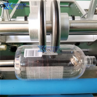 L'étiqueteuse semi-automatique d'autocollant d'autocollant de bouteille ronde en plastique BSK-ST01 d'animal familier peut être équipée de la fonction de codage