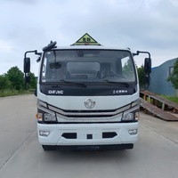 Camion-citerne à carburant Dongfeng Chemical Liquid Truck 8cbm, camion-citerne à huile 4*2 en acier au carbone Q235