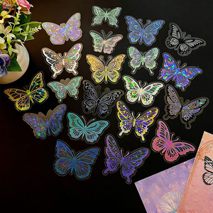 Adesivi Murali 3D a Forma di Farfalla con Effetto Olografico Laser, Decorazioni Rimovibili Fai-da-Te per Camera da Letto, Soggiorno, Cameretta - Product Image 1