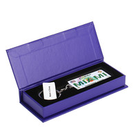 Boîte cadeau rigide de luxe personnalisée de couleur violette avec fermeture magnétique et insert en mousse noire pour porte-clés, bijoux et cadeaux promotionnels