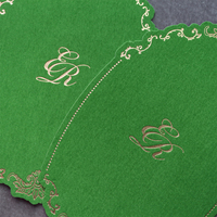 Menú de Boda en Terciopelo Verde Salvia con Monograma y Texto en Dorado, Menús de Boda con Borla