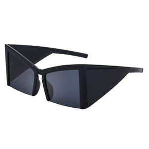 Gafas de Sol Retro Europeas Americanas de Gran Tamaño con Diseño de Ojo de Gato para Mujer, Montura Negra de PC, Protección UV400, Diseño Cuadrilateral - Product Image 1