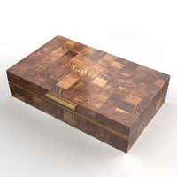 Boîte cadeau en bois à grain de bois écossais laqué brillant avec quincaillerie dorée, boîte de rangement pour bijoux ou thé avec logo personnalisé et certificat SABER