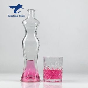 Botella de vidrio para bebidas en forma de cuerpo para mujer elegante de <span class=keywords><strong>California</strong></span> de diseño único con tapa de corcho de madera para vodka, whisky, Ginebra, vino, <span class=keywords><strong>licores</strong></span> - Product Image 1
