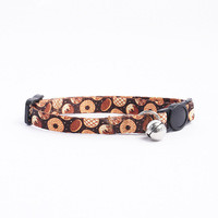 Kalung Anti Kutu Hewan Peliharaan Mewah Modern Desain Kayu Kamper Dapat Disesuaikan Bahan Warna Macaron Lucu Motif Kartun Santai