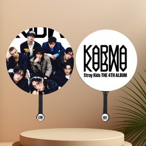 Kpop StrayKids <span class=keywords><strong>KARMA</strong></span> 4TH Album PVC Mini Fan Bangchan Hyunjin Felix Han Fashion World Tour Fanmeeting Handheld Fan Artículos de verano - Product Image 1