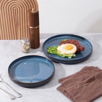 Plat de service rond peu profond en céramique émaillée bleue mate, vente en gros personnalisée