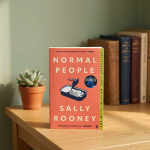 Normal People de Sally Rooney, libro en inglés de bolsillo, historia de amor moderna. - Product Image 2