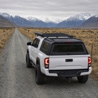 Auvent de camion en aluminium robuste avec fenêtres à persiennes ventilées, rails de toit à fente en T et serrure à clé pour RAM 1500 OEM ODM