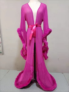 <span class=keywords><strong>Abito</strong></span> da Notte <span class=keywords><strong>Lungo</strong></span> in <span class=keywords><strong>Tulle</strong></span> con Scollo a V Profondo, Pizzo Scavato, Maniche Lunghe a Tromba e Piume - Vestito da Festa per Maternità - Product Image 4