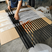 Balustres en fer forgé creux plats enduits de poudre modernes faciles à installer en gros pour rampe d'escalier intérieur