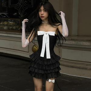 เดรสสั้นผู้หญิงแบบไม่มีสายรัดไหล่ แต่งโบว์ แต่งสีตัดกัน ช่วงเอวเข้ารูป กระโปรงระบาย แขนกุด สไตล์ลำลอง แฟชั่นฤดูร้อน - Product Image 1