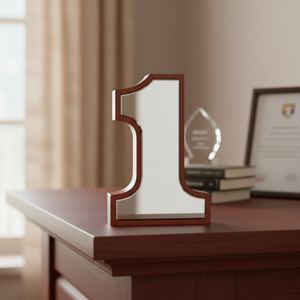 Trofeo Numero Uno per il Vincitore, Altezza 205 mm, Finitura a Specchio, Cornice in Legno - Product Image 3