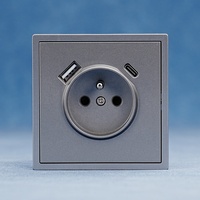 Mezeen OEM tablero grande enchufe de pared de la UE cargador Usb doble enchufe de enchufe Schuko con puertos Usba Usbc montaje en pared moderno