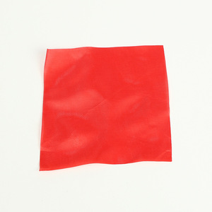 Bufanda mágica roja de 15x15 cm, accesorio de tela para adolescentes, accesorio para trucos de magia - Product Image 1