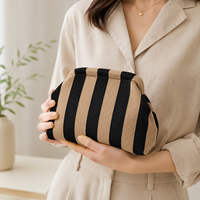 Tas Clutch Rajutan Bergaris Modis untuk Wanita Tas Tangan Tenun Lembut Tas Kasual Kapasitas Besar Tas Tangan Wanita Bergaris Warna-warni