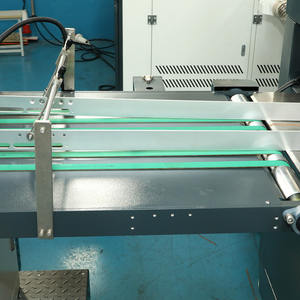 कुशल पैकेजिंग समाधान के लिए उच्च गति बुद्धिमान मोबाइल फोन केस बनाने की मशीन - Product Image 4