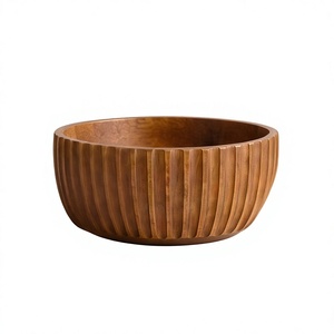 Bol à salade cylindrique côtelé en bois teinté noyer foncé avec cannelures verticales, plateau de présentation - Product Image 1