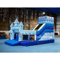 Château Elsa bleu commercial avec toboggan pour fêtes d'enfants, robuste et durable