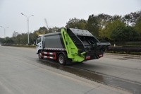 Camion compacteur de déchets Euro6B léger de 6 mètres cubes, spécialement conçu pour les travaux d'assainissement urbain avec fonction de télécommande CAN
