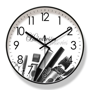 Orologio <span class=keywords><strong>da</strong></span> <span class=keywords><strong>Parete</strong></span> <span class=keywords><strong>per</strong></span> Parrucchiere, Decorazione <span class=keywords><strong>per</strong></span> <span class=keywords><strong>Salone</strong></span>, Cornice Nera con Stampa di Forbici e Pettine, Orologio Professionale <span class=keywords><strong>per</strong></span> Negozio di Bellezza - Product Image 1