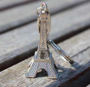 Porte-clés en métal 3D de Paris Tour Eiffel, petit cadeau, pendentif, porte-clés personnalisé - Product Image 6