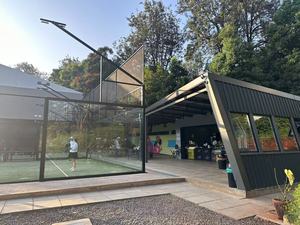 Services de construction de courts de tennis Padel personnalisés Finition galvanisée à chaud Gazon artificiel 12-18mm Qualité vérifiée Livraison rapide - Product Image 4