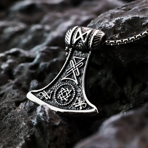 จี้ขวานสแตนเลสสตีลสไตล์ไวกิ้งนอร์ดิก ดีไซน์สองด้าน เหมาะสำหรับตกแต่งเสื้อผ้าหรือเป็นของขวัญ - Product Image 3