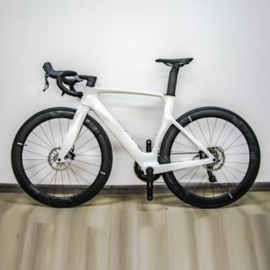 אופני כביש 700c במיוחד עם אופני כביש 700c עם מסגרת סיבי פחמן בלם דיסק וסטים מסגרת - Product Image 1