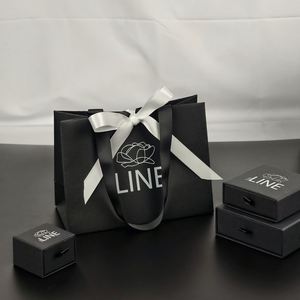 Sac fourre-tout en carton blanc avec poignée en ruban imprimé personnalisé, sacs en papier noir, sac cadeau de luxe en papier, sac de shopping avec logo - Product Image 4