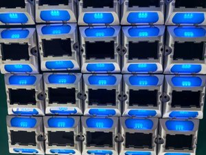 Дорожный светоотражатель (рефлектор) на солнечных батареях, 40 тонн, 122*110 мм, тип «кошачий глаз», для предупреждения о безопасности дорожного движения - Product Image 3