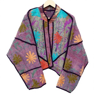 Chaqueta Kantha india con bordado Suzani, hecha a mano, de algodón estampado, ecológica, transpirable, de secado rápido, con cuello mandarín. - Product Image 1
