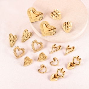 ต่างหู HOVANCI รูปหัวใจแบบกลวง ทำจากสแตนเลสสตีลกันน้ำ ชุบทอง 18K PVD - Product Image 2