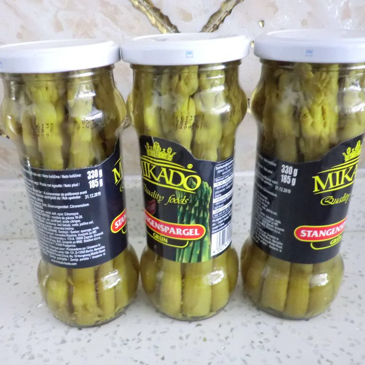 Хрустящая зеленая спаржа в банку, натуральный вкус, идеальный гарнир или ингредиент, питание и домашняя кухня