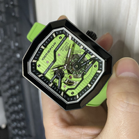 Montres automatiques squelette pour hommes à cadran carré avec bracelet en caoutchouc personnalisé, faible MOQ