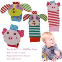 Offre Spéciale 4 pièces infantile chaussettes gonflable hochet jouet ensemble doux rampant cloche 0 ~ 24 mois dentition pied cheville jambe enfants jouet en peluche
