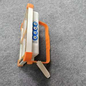 LED充電式屋外ソーラーフラッドライト100Wプロジェクターポータブルライト中国からの遊び場キャンプ用 - Product Image 4