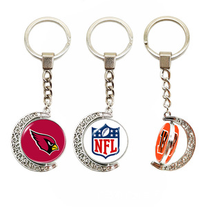 Vente en gros <span class=keywords><strong>NFL</strong></span> Football Team Time Porte-clés avec pierres précieuses Double face Time Stone Crescent Porte-clés avec logo personnalisé Porte-clés en métal - Product Image 1