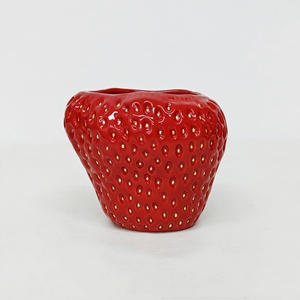 Maceta en forma <span class=keywords><strong>de</strong></span> fresa <span class=keywords><strong>de</strong></span> cerámica roja <span class=keywords><strong>de</strong></span> gran oferta <span class=keywords><strong>con</strong></span> puntos dorados para Decoración <span class=keywords><strong>de</strong></span> mesa <span class=keywords><strong>de</strong></span> balcón - Product Image 2