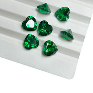 Forme de coeur 5x5mm à 15x15mm Nano pierre précieuse verte synthétique pour la fabrication de bijoux de luxe - Product Image 1