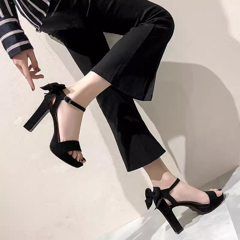 Damesmode Suède Zwarte Effen Kleur Romeinse Hoge Dikke Blokhak Pump Nude Schoenen Hakken Sandalen