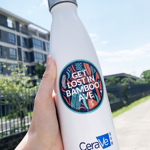 Pegatinas decorativas personalizadas para botella de agua resistentes a la intemperie, pegatina de vinilo con logotipo personalizado para publicidad - Product Image 3