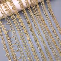 Offre Spéciale vente en gros personnalisé or broderie dentelle garniture fantaisie Guipure dentelle Stocks Lots coeur dentelle pour robe vêtements couture