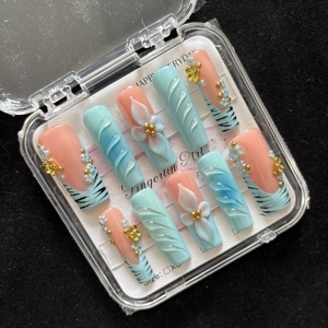 Juego de 10 Uñas Postizas Francesas de Alta Calidad con Diseño de Flor 3D, Uñas Postizas Talladas a Mano con Forma de Almendra - Product Image 1