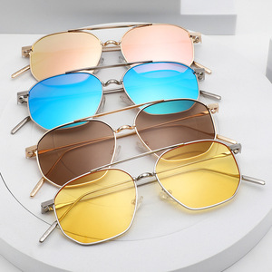 Lunettes de soleil de luxe en métal pour femmes, verres PC UV400, protection solaire tendance pour les voyages, monture durable, noires - Product Image 3