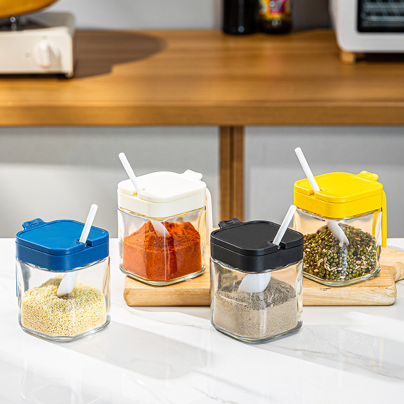 Hot Selling Factory Price Kitchen Glass Spice Storage Jar Glass Spice Bottle with Spoon and Lid Three-piece Set