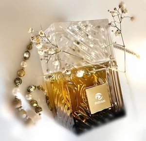 Flacon de <span class=keywords><strong>parfum</strong></span> transparent de luxe personnalisé de 100ml pour hommes et femmes vide flacon de <span class=keywords><strong>parfum</strong></span> en spray arabe unique de Dubaï de luxe avec couvercle en verre - Product Image 4