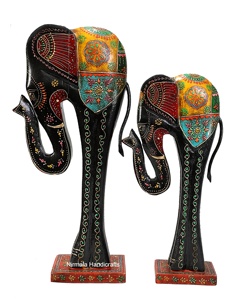 Artesanía Nirmala: Juego de Elefantes Decorativos de Metal Pintado, Hechos a Mano por Artistas Indios de Rajasthan - Product Image 2